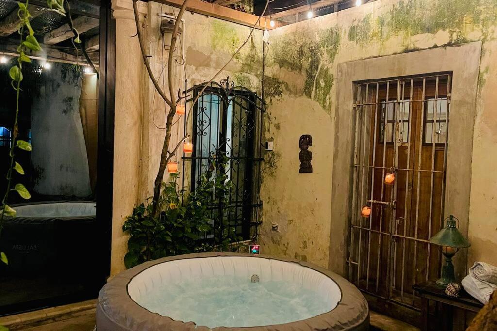 Villa House Dzalbay Santa Lucia With Hot Tub à Mérida Extérieur photo